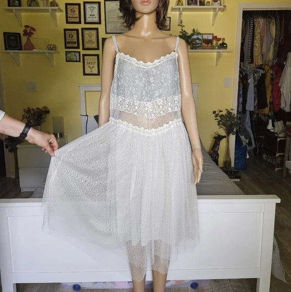 NWT Archer+Arrow Lace Overlay Midi Dress - Picture 2 of 16